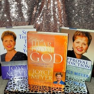 🐯Gently used Joyce Meyer Book Collection.